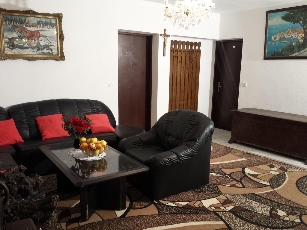 Apartments "Villa Mungos" Sobra Buitenkant foto