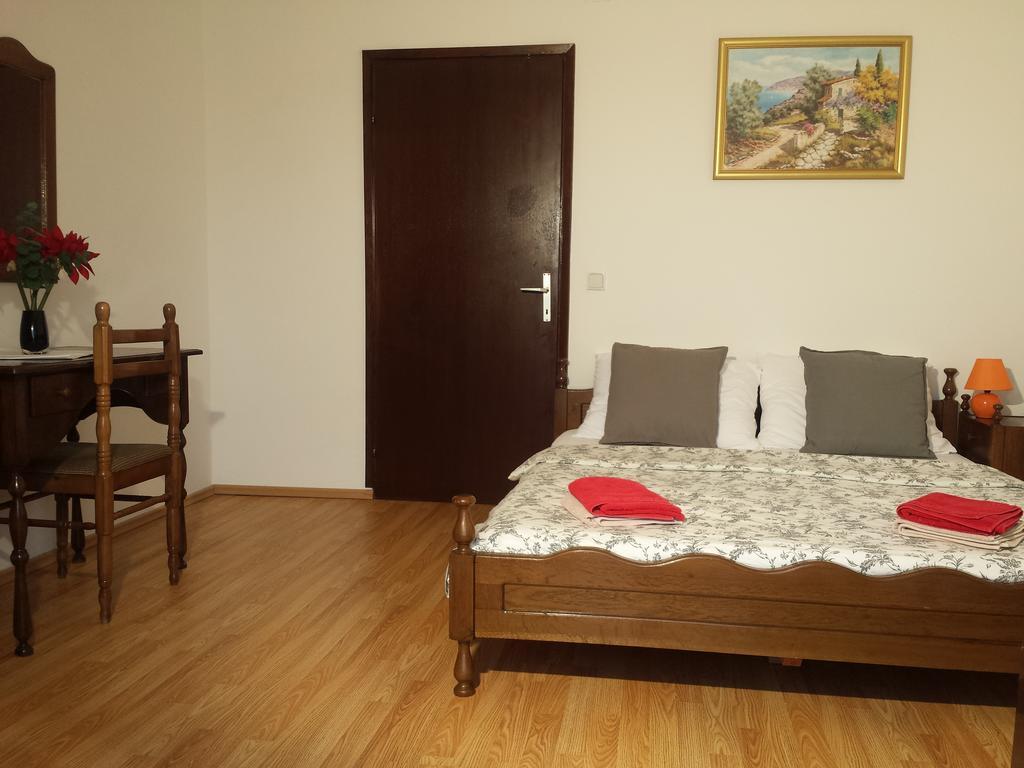 Apartments "Villa Mungos" Sobra Buitenkant foto
