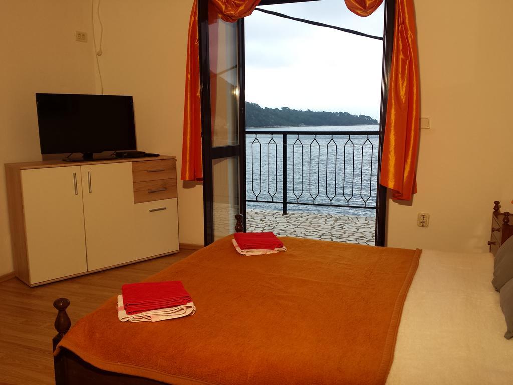 Apartments "Villa Mungos" Sobra Buitenkant foto