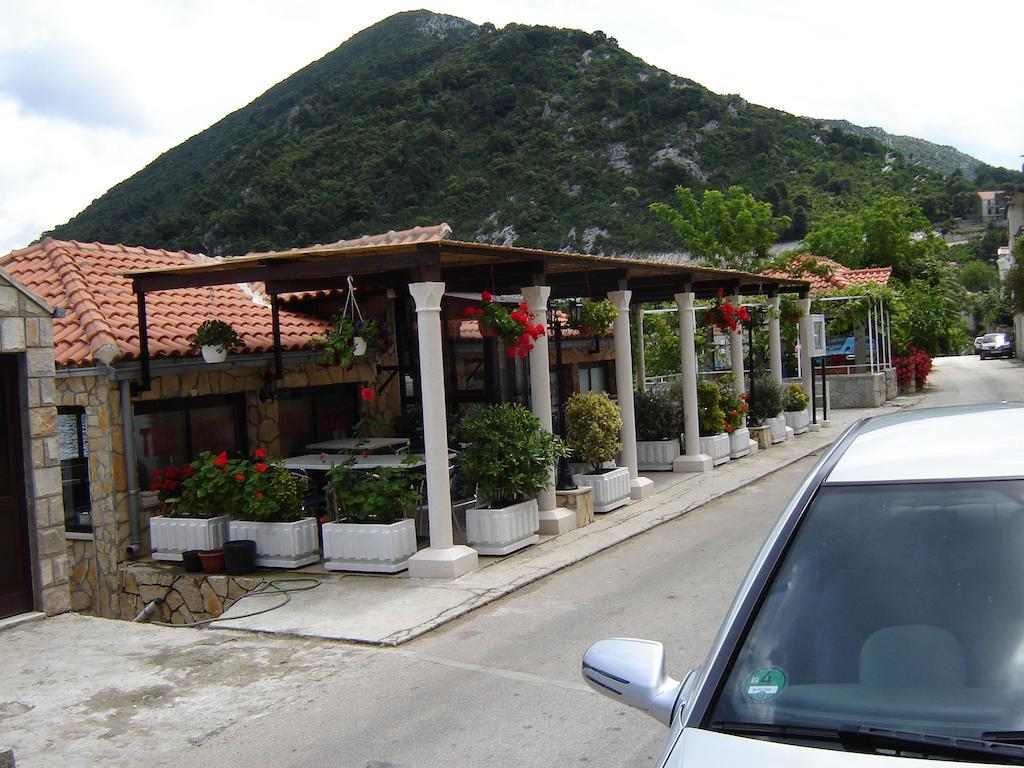 Apartments "Villa Mungos" Sobra Buitenkant foto